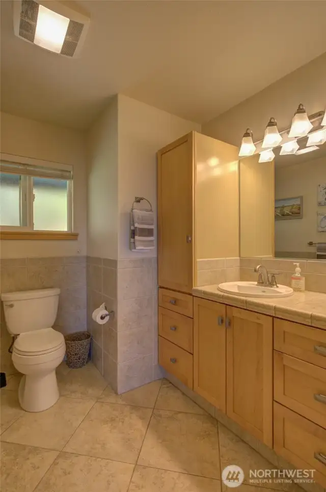 1/2 bath on main