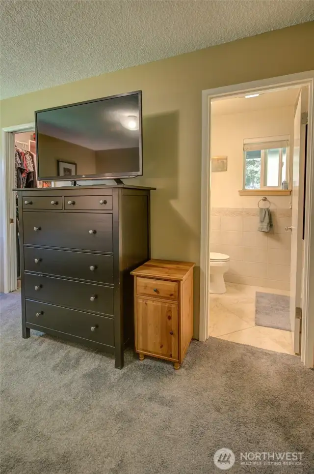 Primary bedroom, cont