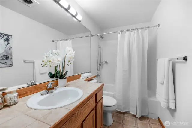 A second full bath services your visiting guests and other 2 bedrooms.