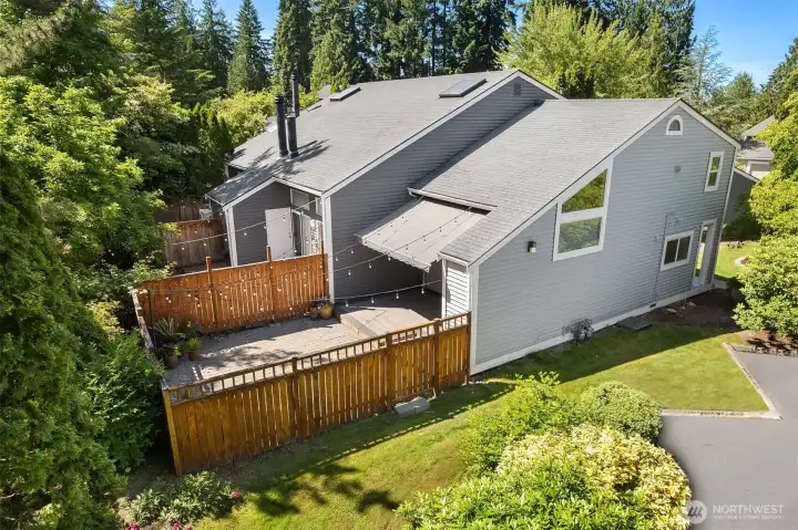 Side view of sun filled end lot of townhouse.