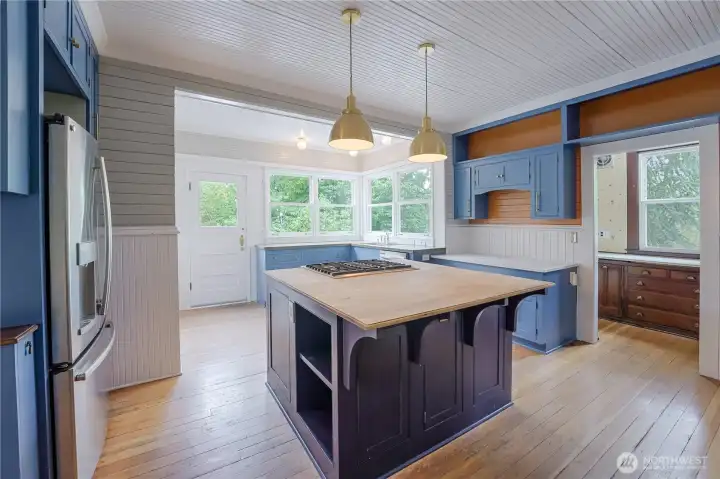 Kitchen eating area