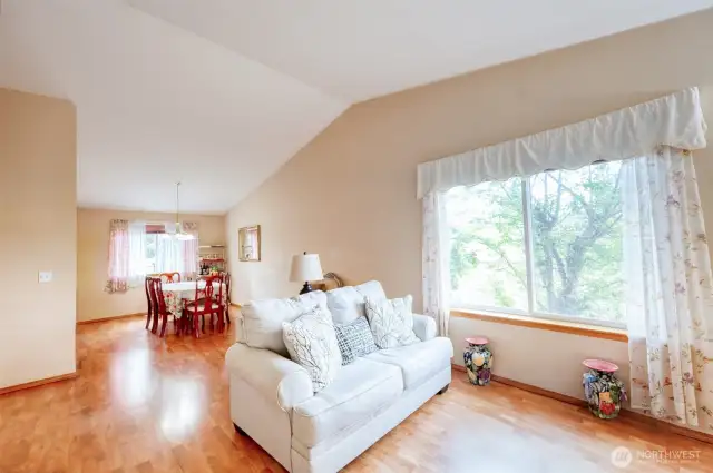 Formals open concept with dining, vaulted ceilings and laminate flooring.