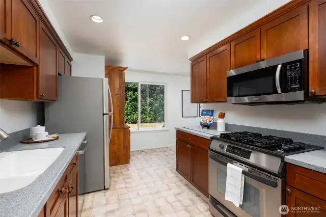 All stainless steel appliances convey with the sale of the home