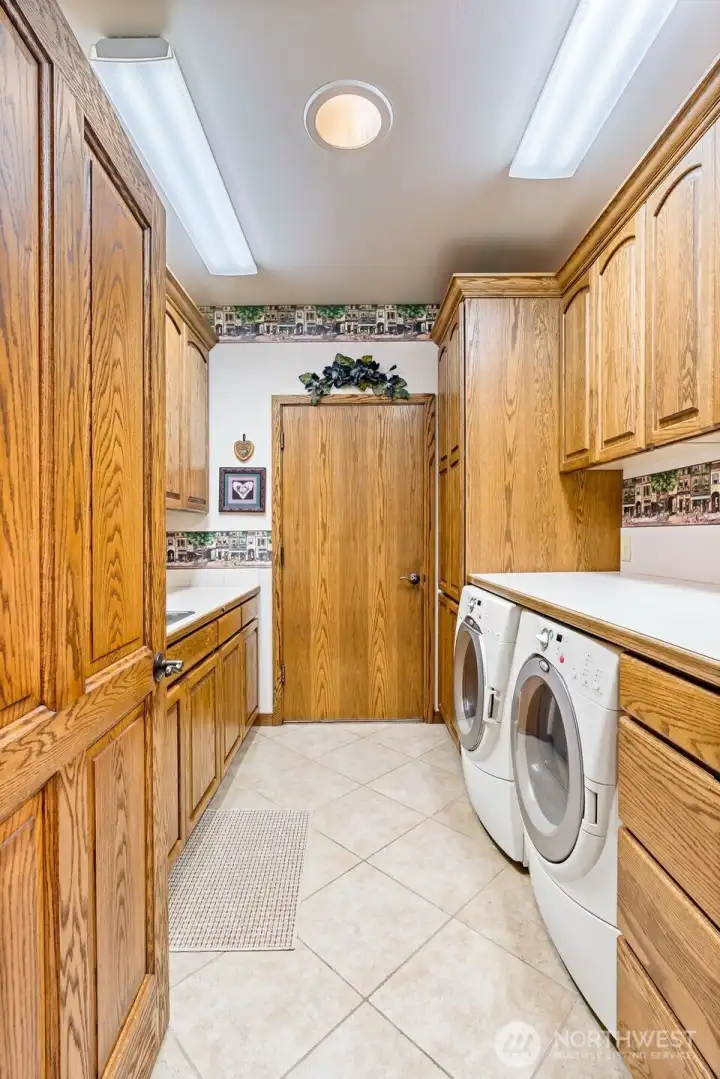 Laundry / Sink / Storage