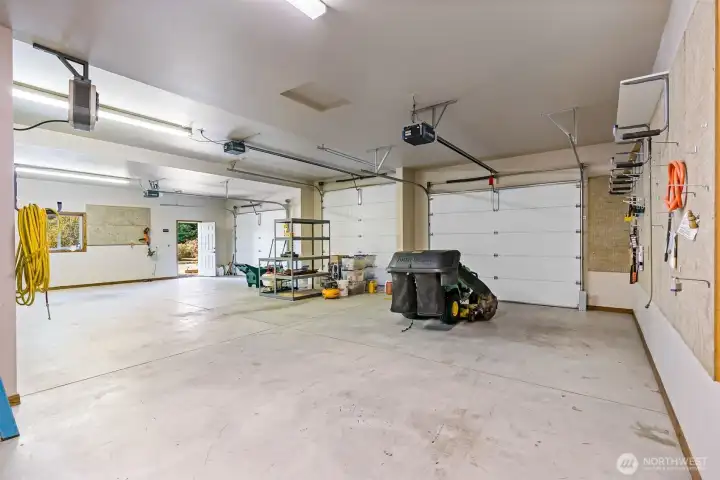 Interior Shop 2
