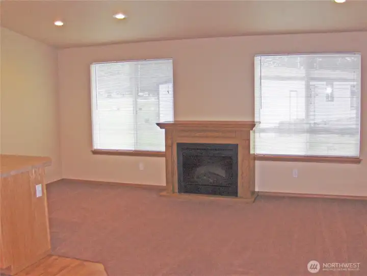 Each unit has an elect fireplace