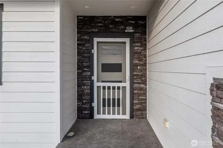 Welcome! Who doesn't love a screen door?
