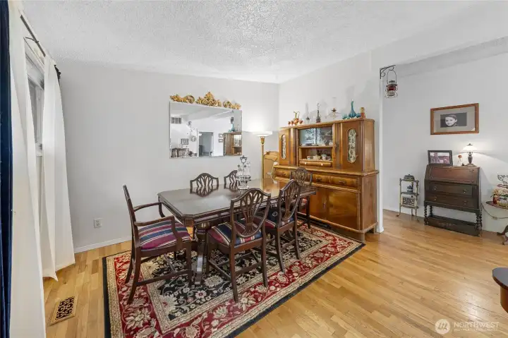 Lovely dining room~