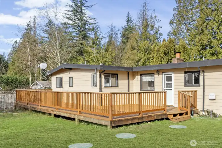 Beautiful new back deck!