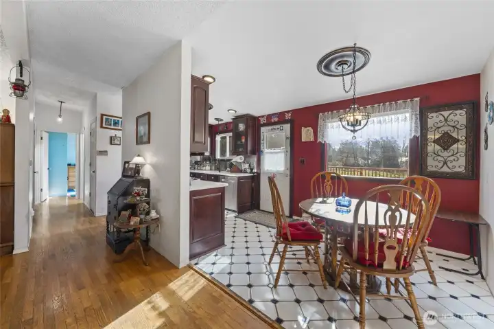 You'll love overlooking that back yard every morning as you sip your coffee!