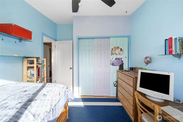 Another angle of the 2nd bedroom~