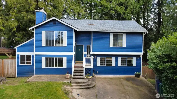 Welcome home to this beautiful Juanita gem  on a quiet cul-de-sac.