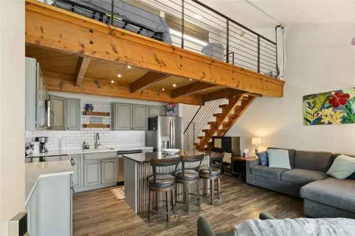 Light & bright in this updated unit!