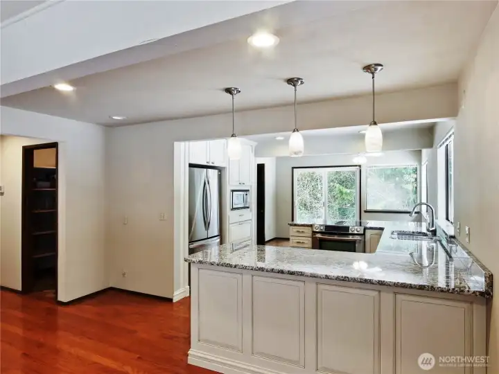 Versatile counter bar perfect for a quick bite on busy mornings or serving grand holiday buffet spreads.