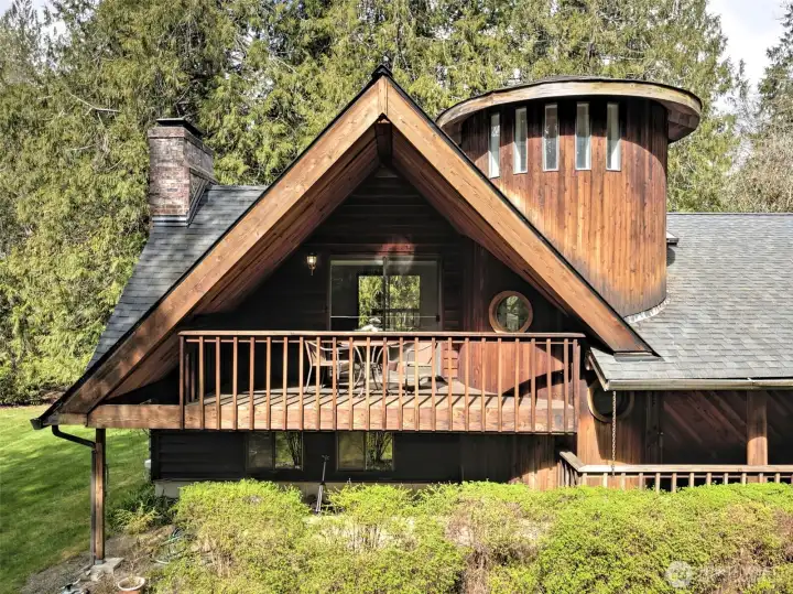 Great deck off of the rec room on the upper floor.