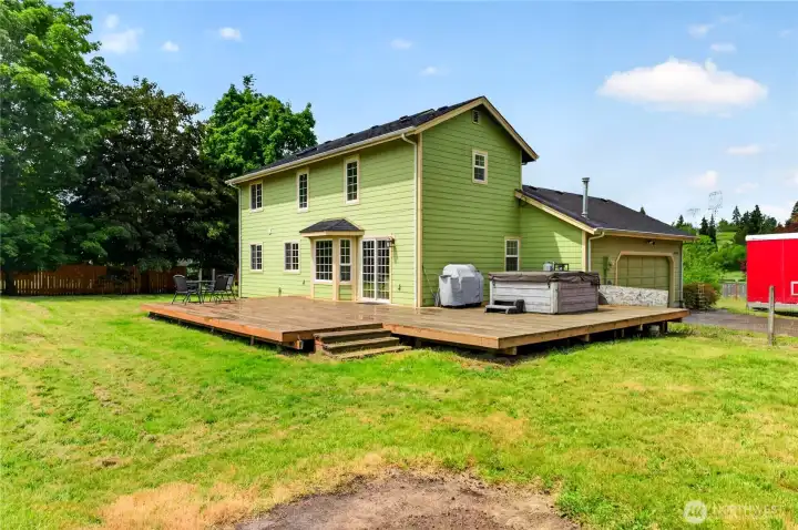 Large deck for entertaining Large deck for entertaining