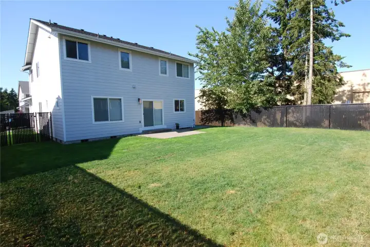 End property gives excellent back yard privacy