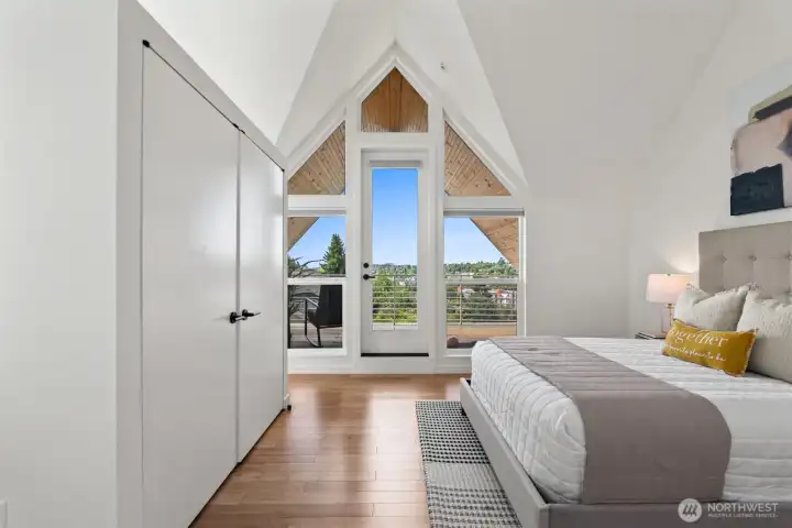 Main bedroom with a beautiful view Main bedroom with a beautiful view