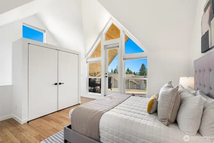 Spacious main bedroom retreat Spacious main bedroom retreat