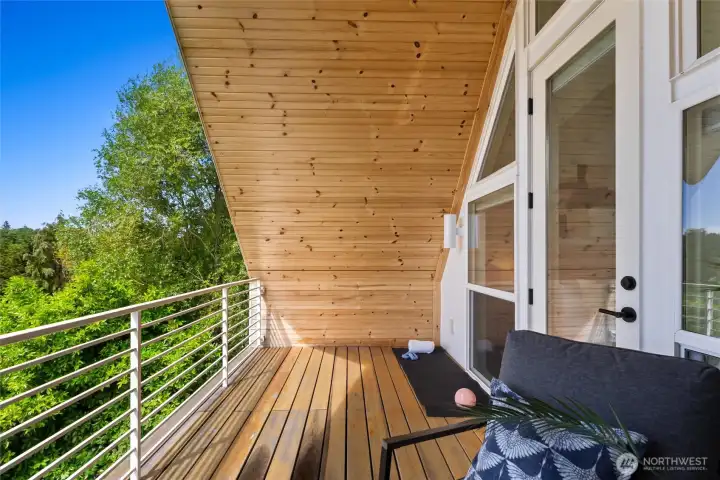 Spacious deck to relax and unwind Spacious deck to relax and unwind