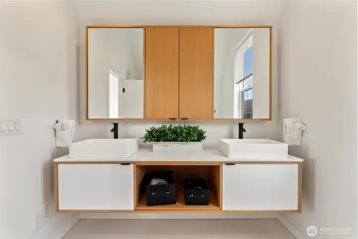 Main bathroom with double sinks Main bathroom with double sinks