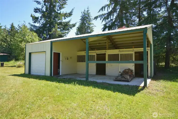 2 stall shedrow with stall system