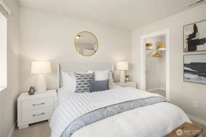 Primary w/walk in closet
