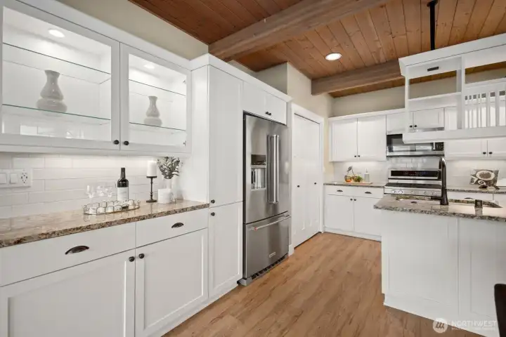 Lighted cabinets for timeless elegance and extra storage
