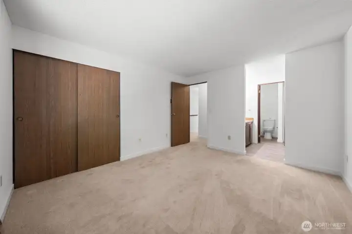Primary bedroom with 3/4 en suite & 2 closets Primary bedroom with 3/4 en suite & 2 closets