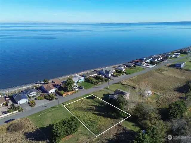 You are surrounded by breathtaking views on all sides: the Strait of Juan de Fuca, Olympic Mountains, Mount Baker, Dungeness Lighthouse, and more.