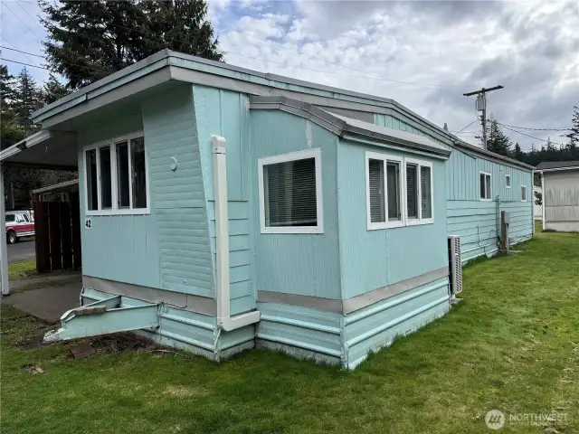Unit 42, Cresthaven Mobile Court