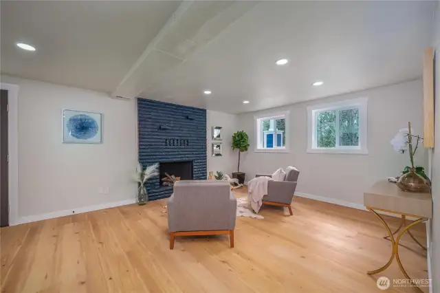 Very nice size family room for entertaining.