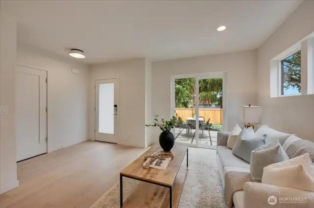 photos of model unit 13544 A - mirror image