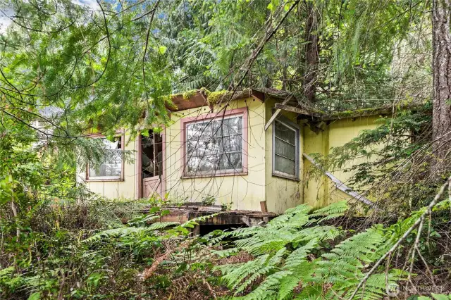 The sale includes a second lot. Remove the existing structure and let your imagination create something new.