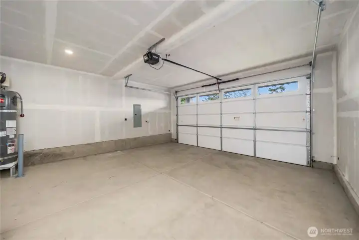 Disclaimer Secondary photos of same floor plan on different lot in different community: Photos are from another Warren, finishes, upgrades, and features may vary.