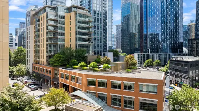 This sought after development features an abundance of amenities, luxuries and conveniences that are unparalleled. And the level of care and upkeep is extraordinary.
