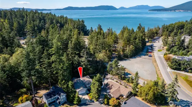 So close to Washington Park Beach and trails!