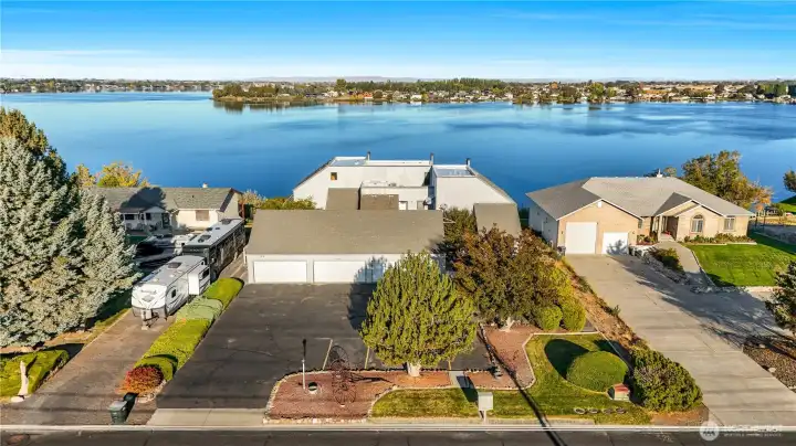 Welcome to Ka-Mi-Akin Condominiums on beautiful Moses Lake!