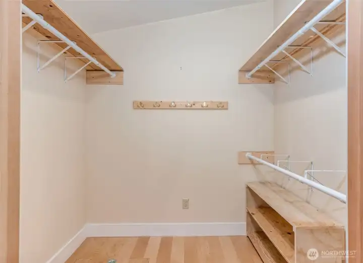 Main floor bedroom Walk-in closet.