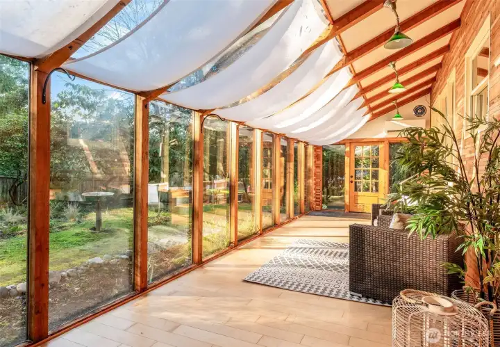 Solarium to enjoy nature from, perfect for the artist or outdoor enthusiast.