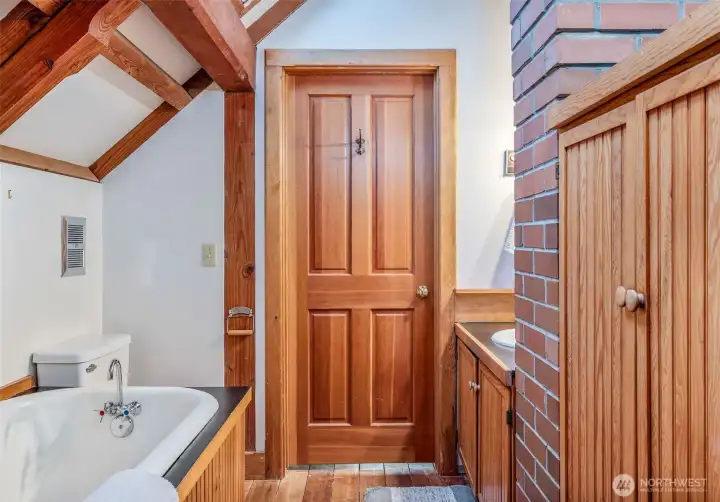 Upstairs full bathroom