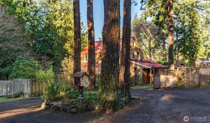 u-shaped driveway makes access to home very easy.