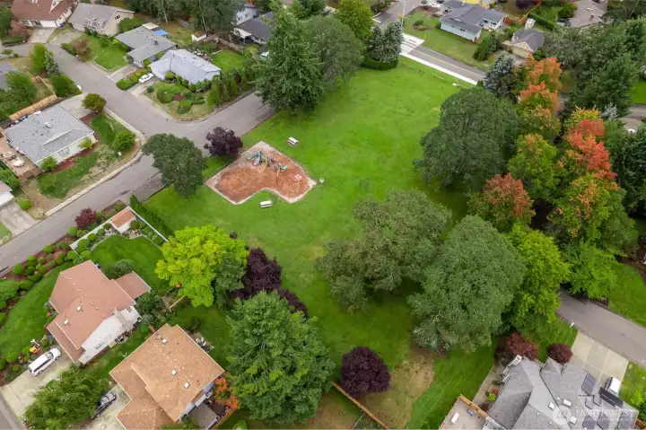 Oakbrook Park, very short walk from the house