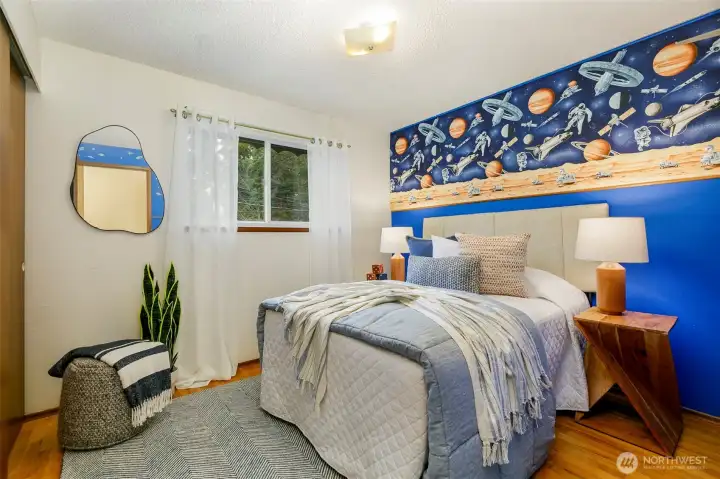 3rd bedroom is rocketing out!