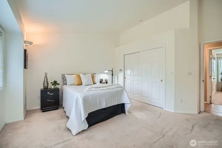 Plenty of room for oversized furniture set & sitting area