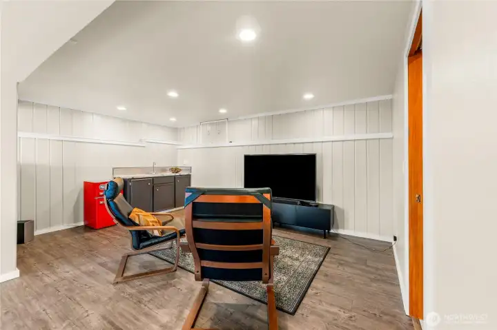 Daylight basement fully finished with addition 3/4 bathroom and wood burning fireplace and wet bar!