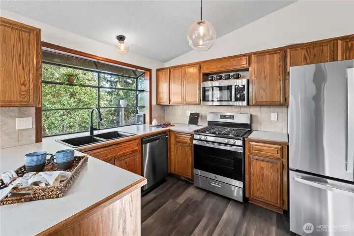 Plenty of counter space and bay window