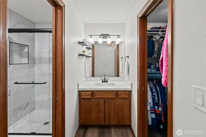 Remodeled primary bath new fixtures and walk in closet