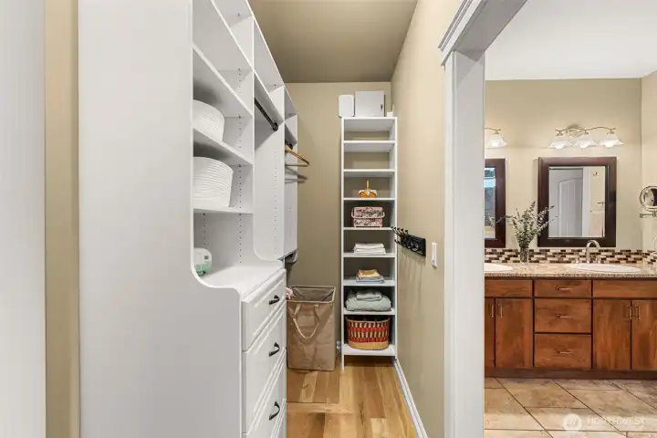 Looking back to the en suite bath