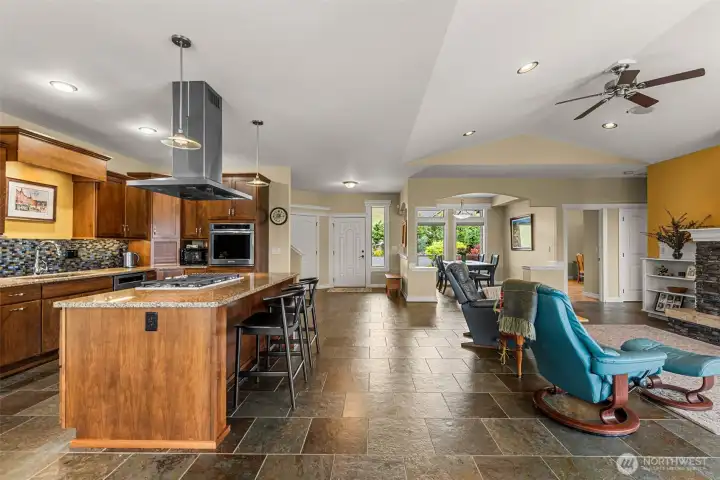 Enchanting dining space - expand the table as you need ~